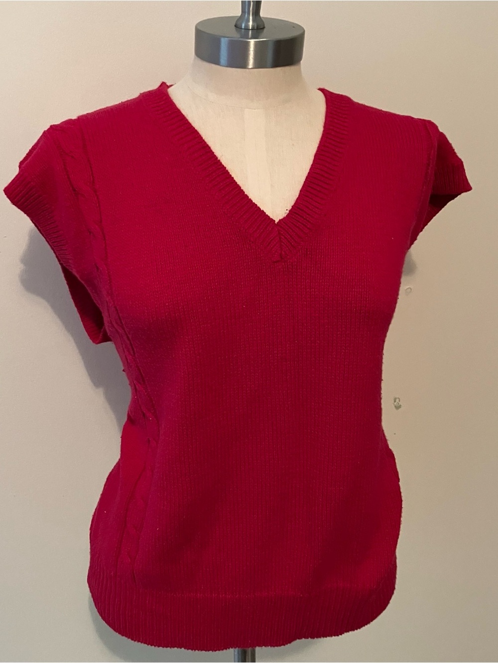VTG Women’s Pink Sweater Knit Vest M Cables V-neck Preppy Nautical Old Money